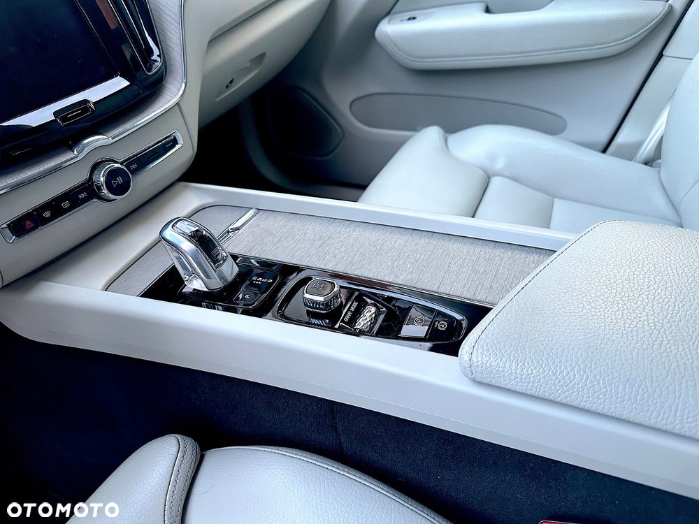 Volvo XC 60 T8 AWD Plug-In Hybrid Inscription Expression - 19