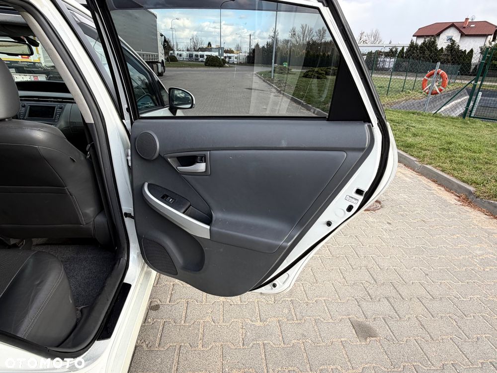 Toyota Prius 1.8 HSD Prestige - 18