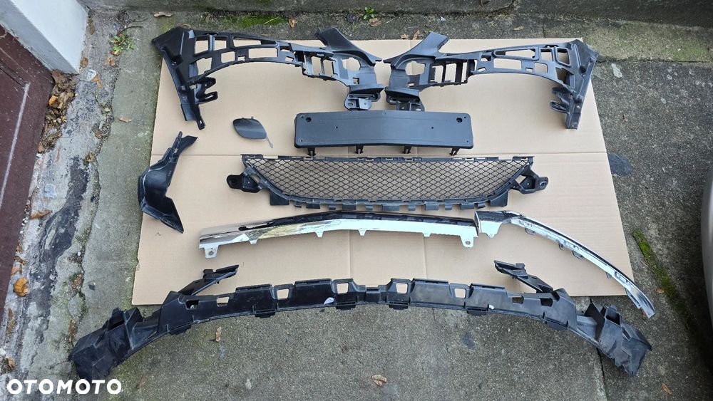 Mercedes-Benz C Klasa AMG Lift 16-18 Kratka Zderzaka Chrom Wzmocnienie Okular Podkładka Tablicy Komplet