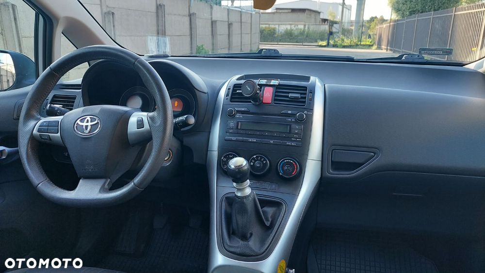 Toyota Auris 1.33 VVT-i Terra - 8