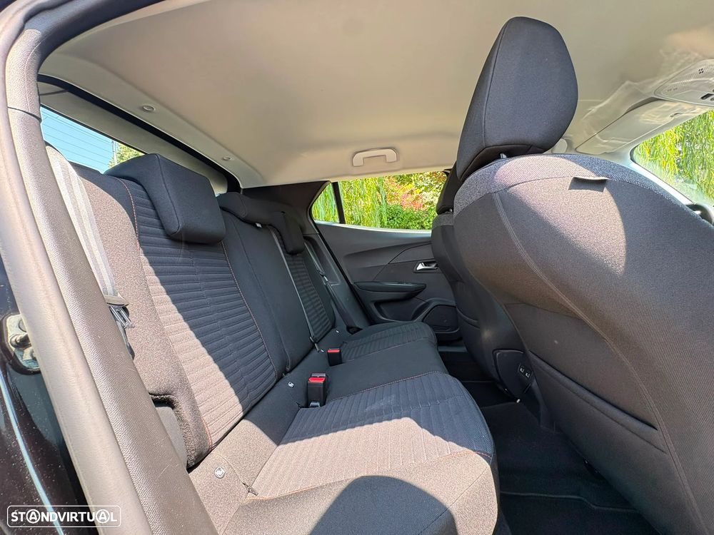 Peugeot 2008 1.2 PureTech Allure EAT8 - 32