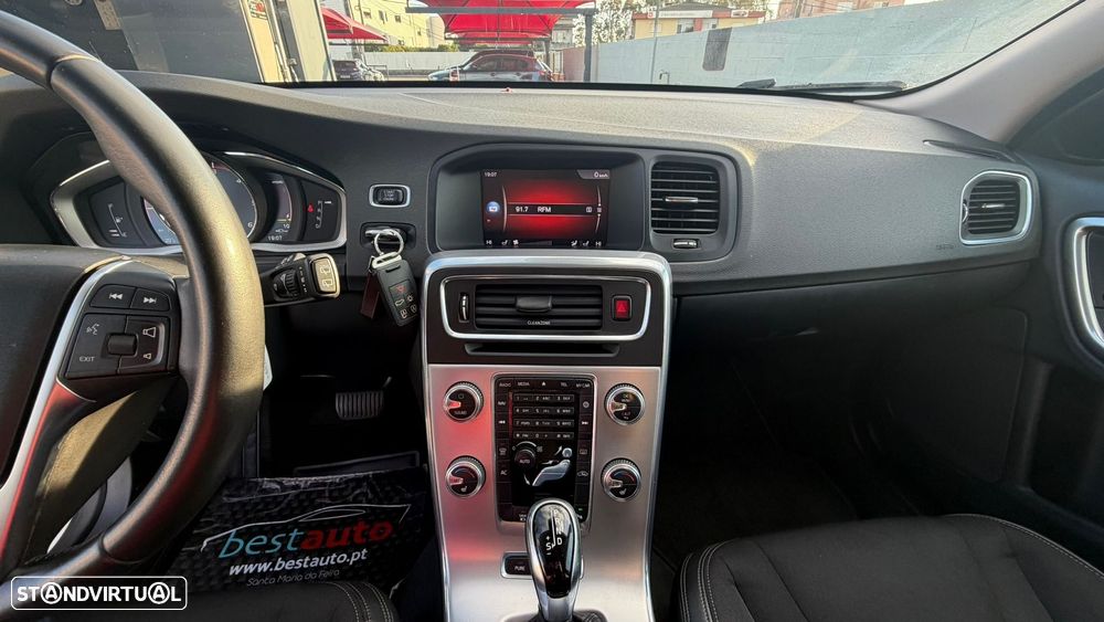 Volvo V60 2.4 D6 Momentum AWD Phev - 31