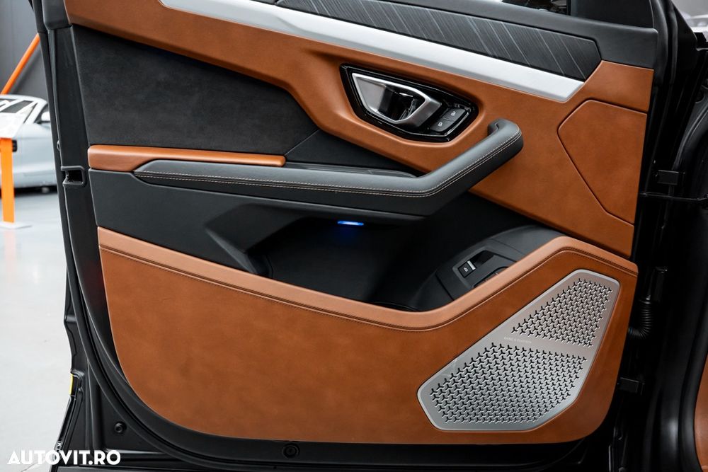 Lamborghini URUS Standard - 38
