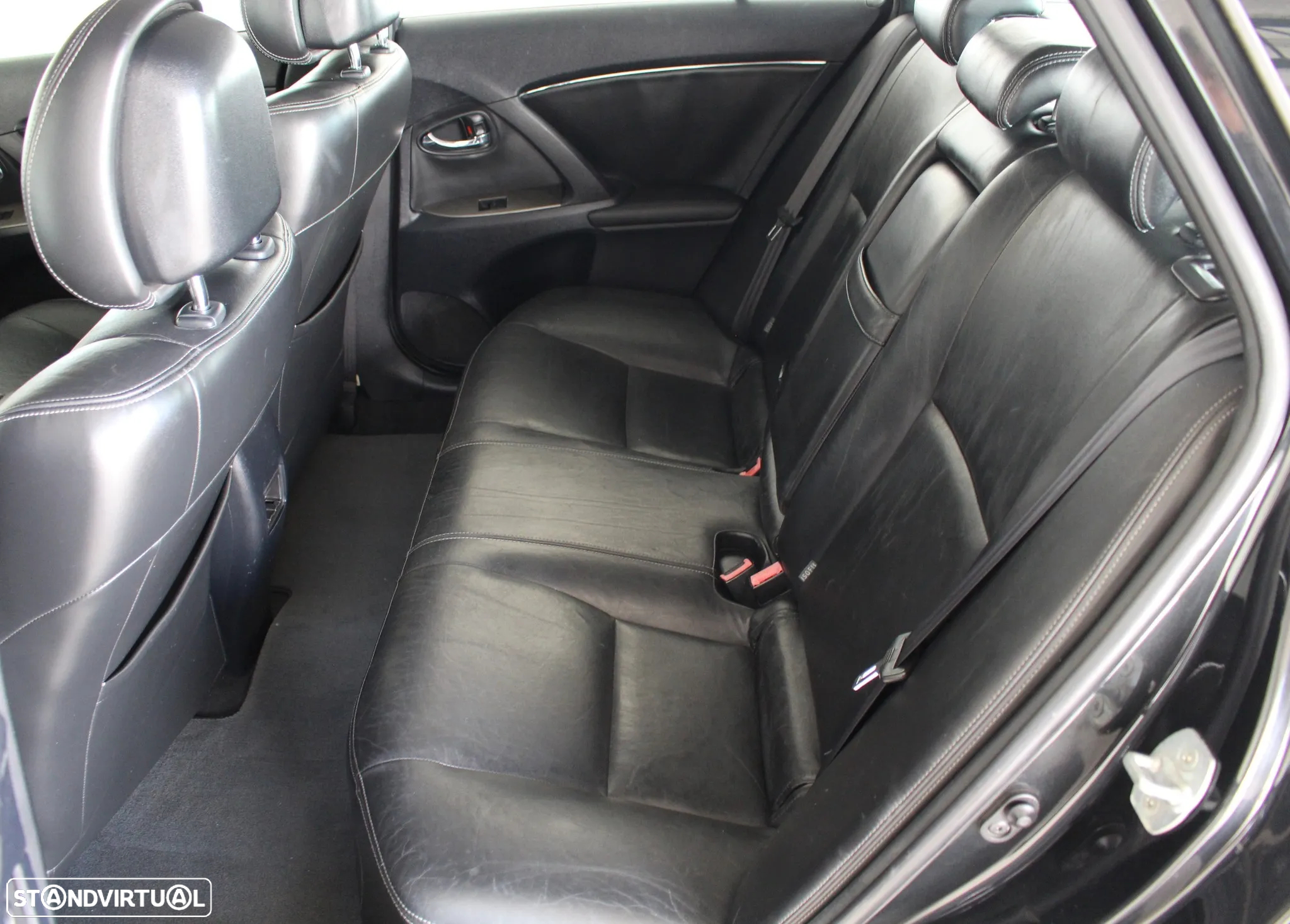 Toyota Avensis SW 2.0 D-4D Sol+GPS - 9