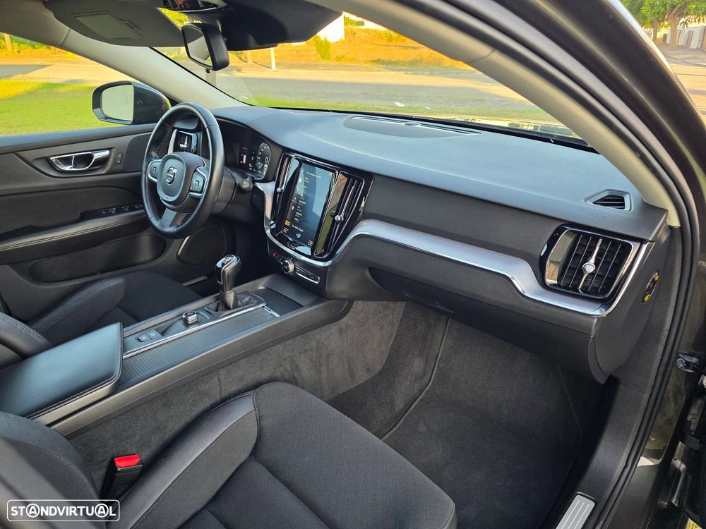 Volvo V60 2.0 D3 Momentum Core - 15