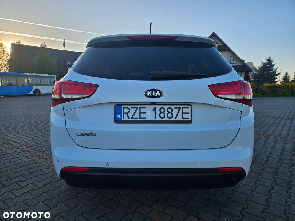 Kia Ceed 1.6 CRDi 136 ISG Dream-Team Edition - 17