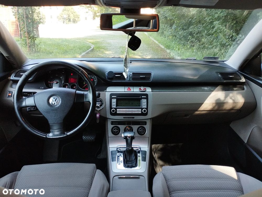 Volkswagen Passat 2.0 TDI DSG Highline - 25