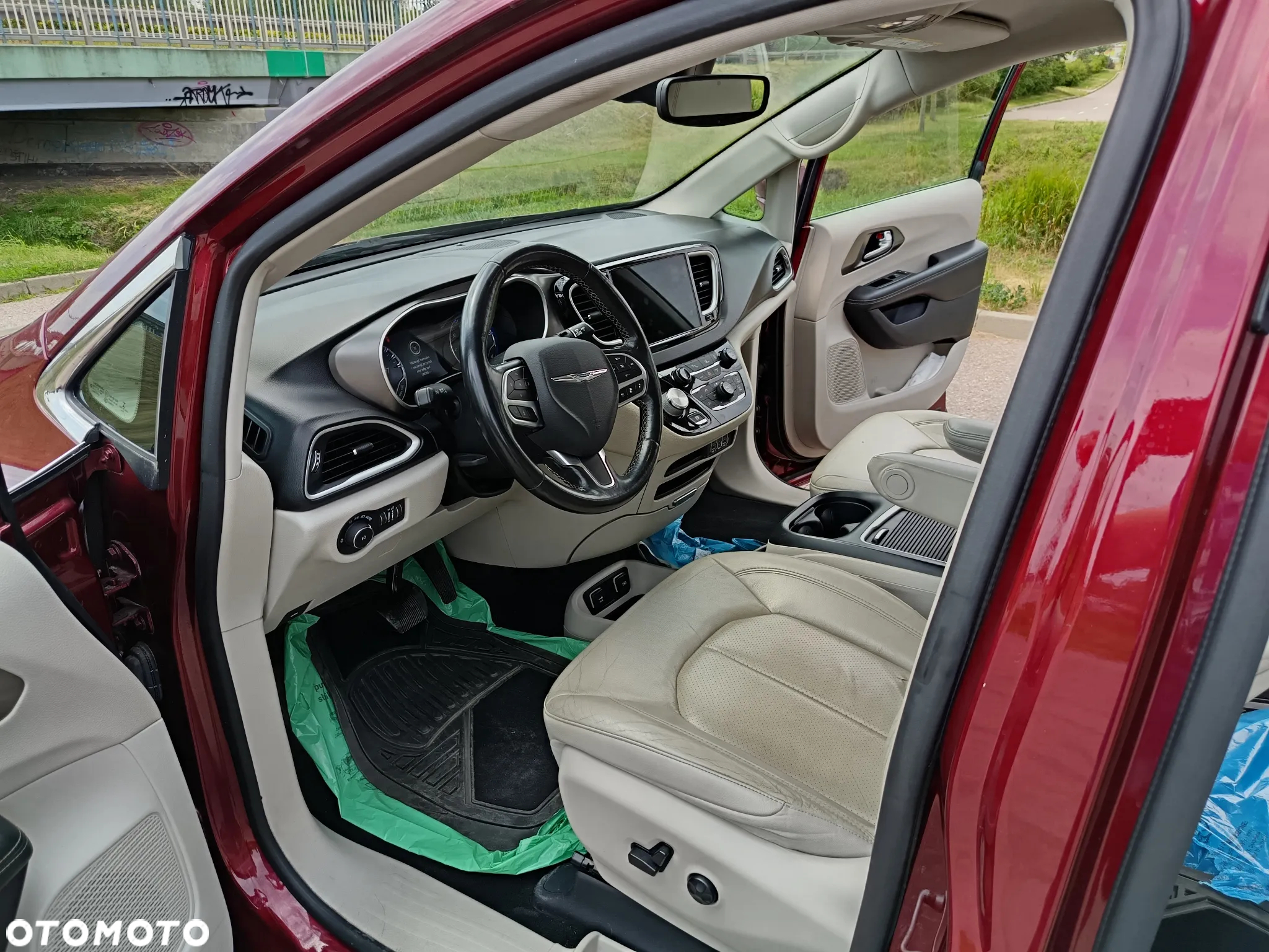 Chrysler Pacifica - 13