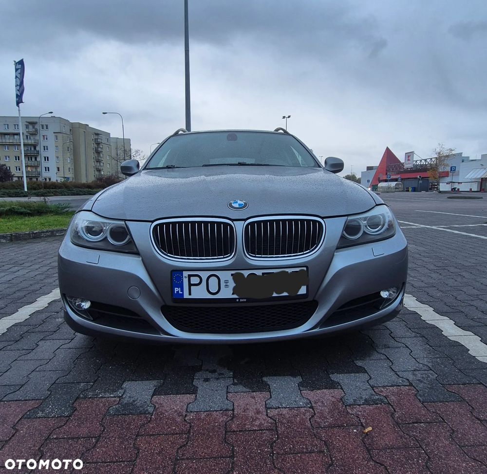 BMW Seria 3 325i xDrive Touring - 8