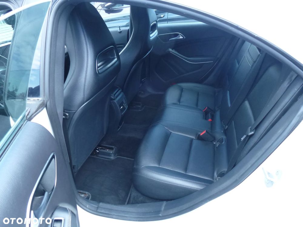 Mercedes-Benz CLA 250 4Matic 7G-DCT AMG Line - 10