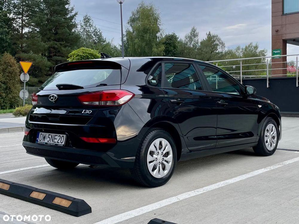 Hyundai i30 1.5 DPI Classic + - 7