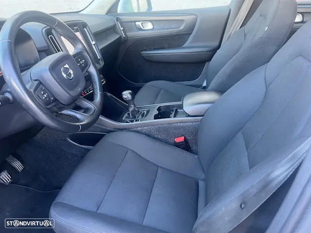 Volvo XC 40 1.5 T3 Momentum Tech Edition - 25