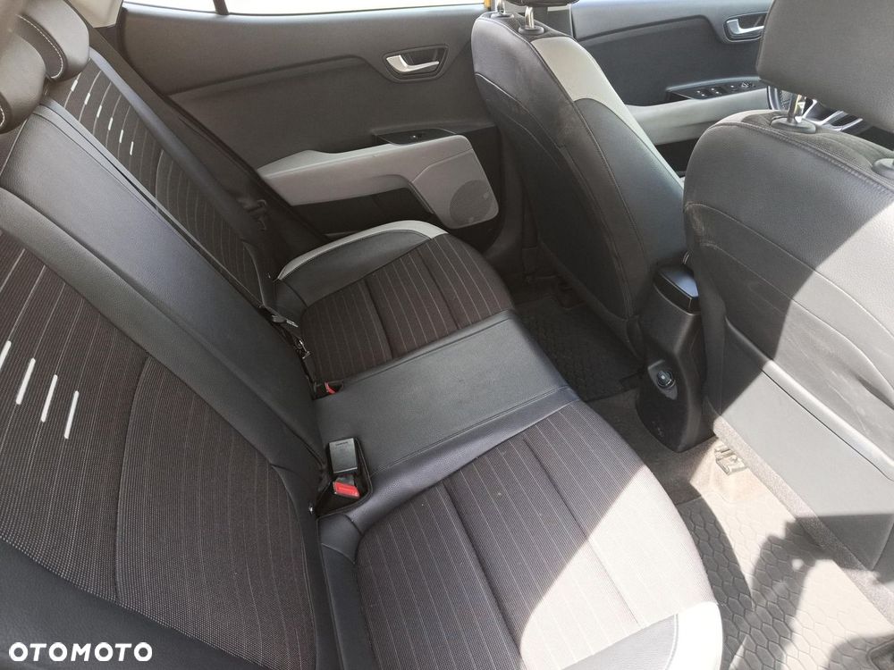 Kia Stonic 1.4 L - 10