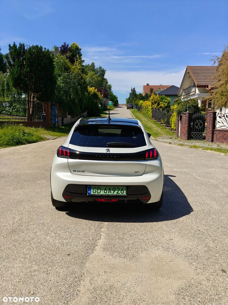 Peugeot 208 - 8