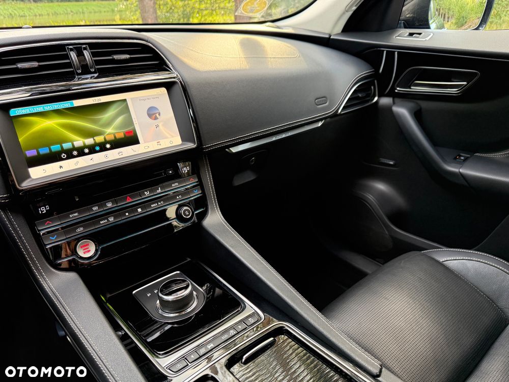 Jaguar F-Pace 20d AWD R-Sport - 33