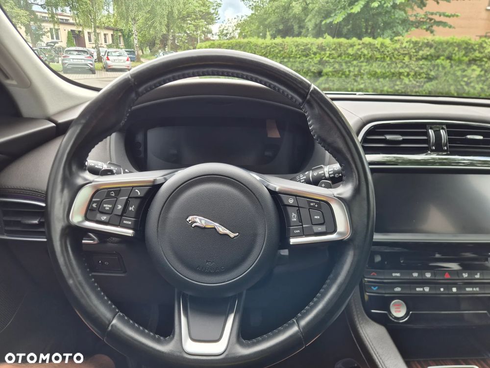 Jaguar F-Pace 2.0 i4D AWD Prestige - 16
