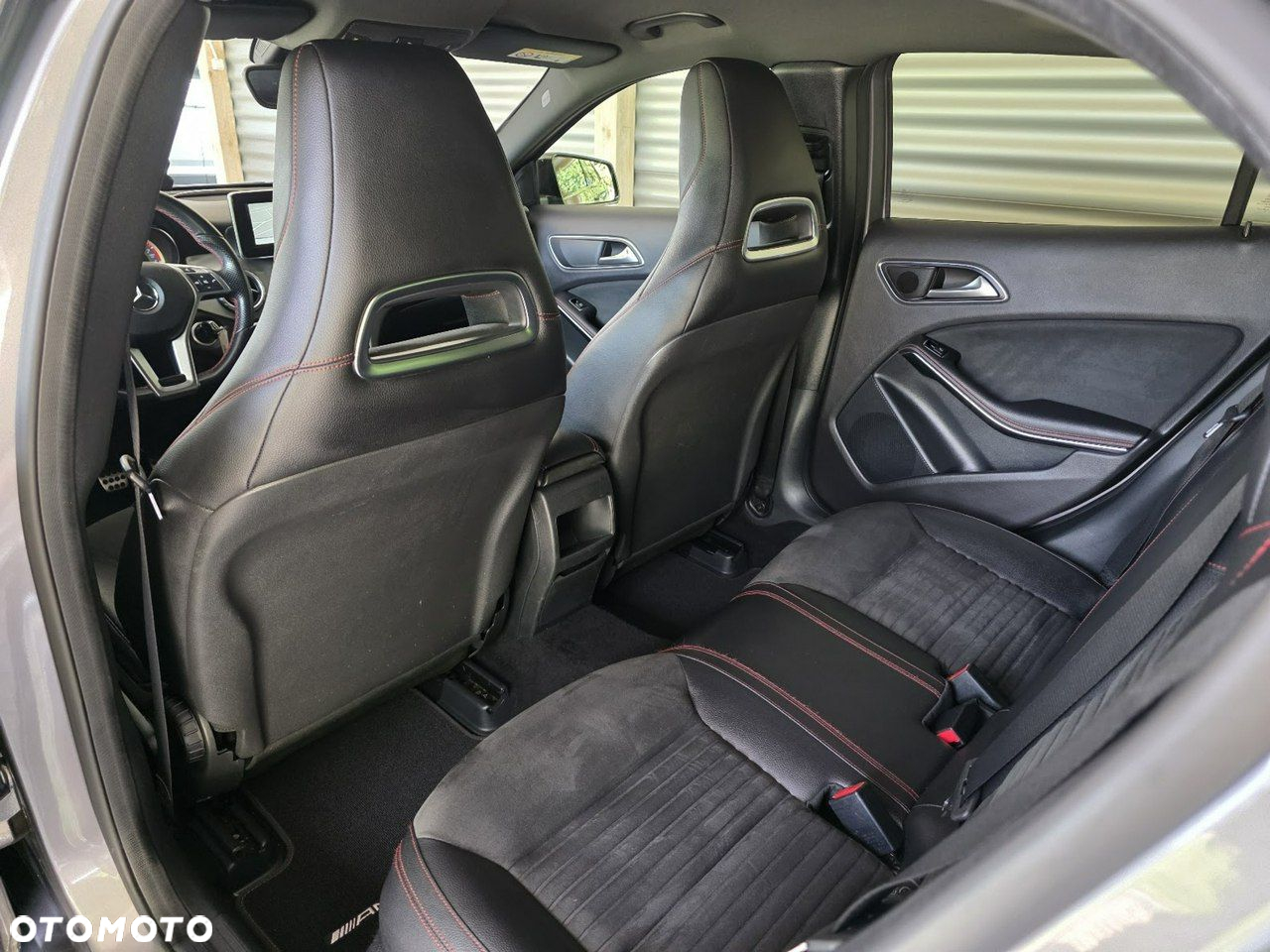 Mercedes-Benz GLA - 13