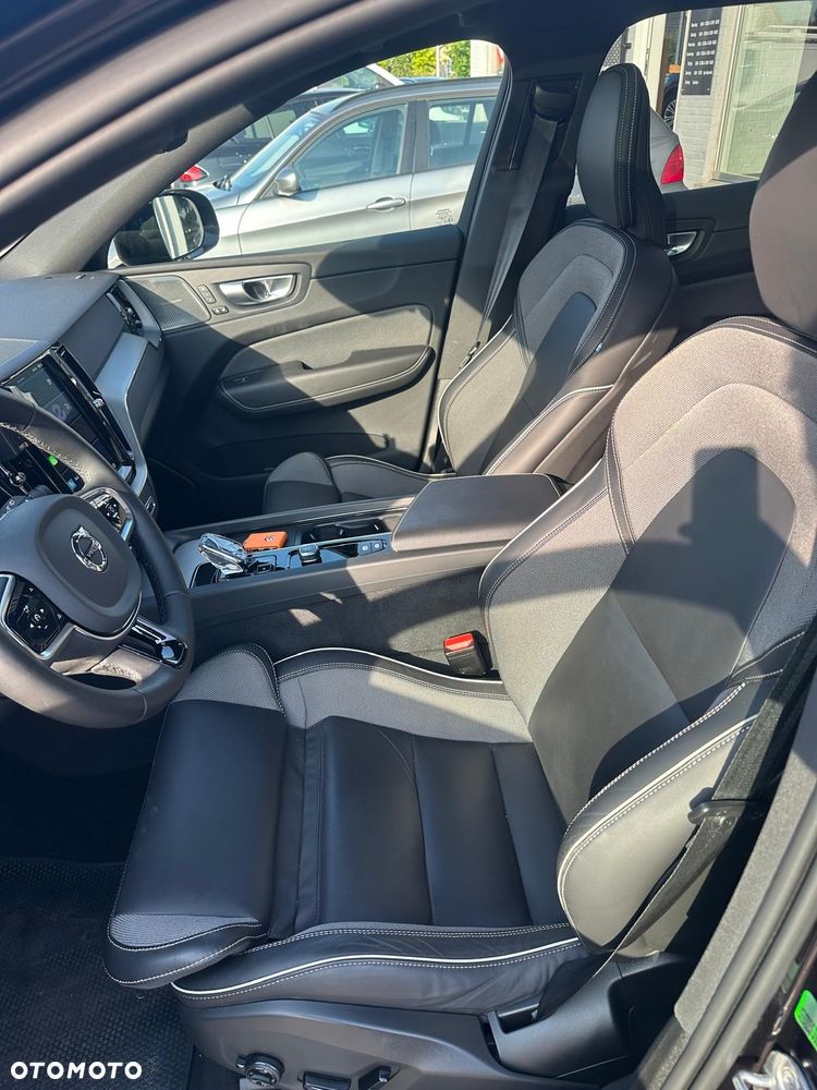 Volvo XC 60 T6 AWD Ultra Black Edition - 30
