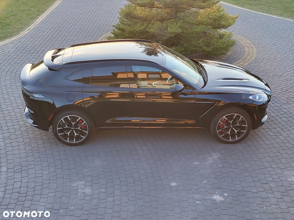 Aston Martin DBX - 32