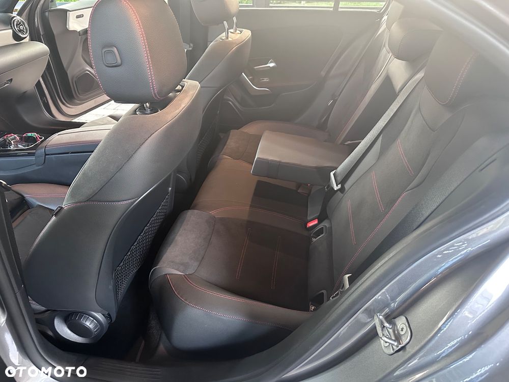 Mercedes-Benz Klasa A 220 4-Matic AMG Line 7G-DCT - 22