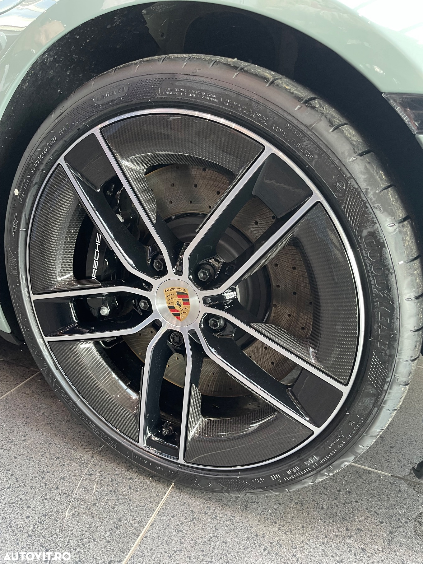 Porsche 911 Targa 4 GTS PDK - 4