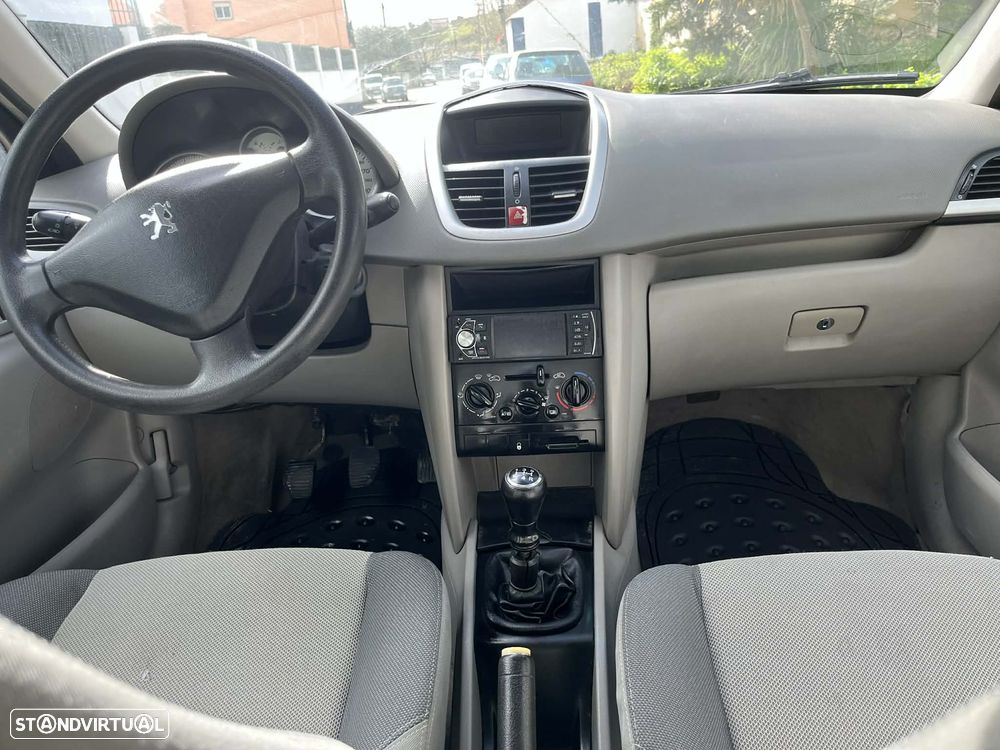 Peugeot 207 - 6