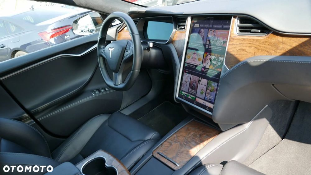 Tesla Model S Dual Motor Allradantrieb - 22