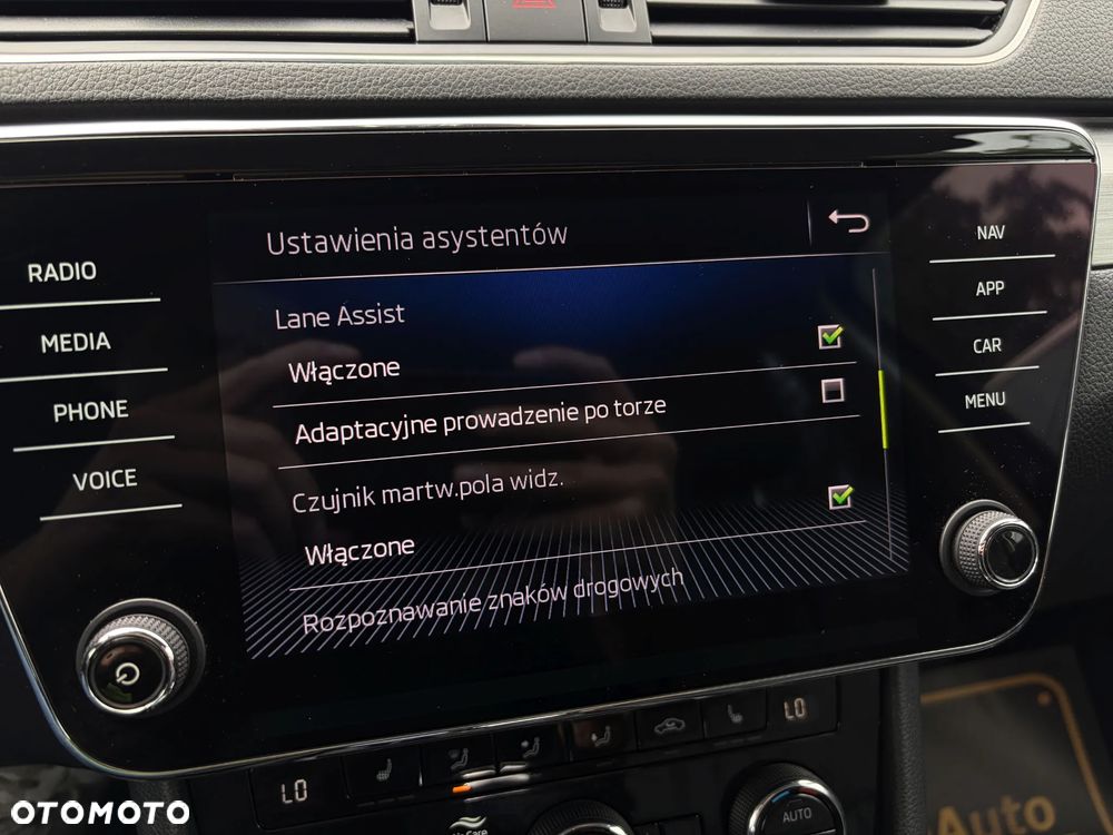 Skoda Superb 2.0 TDI DSG Sportline - 29
