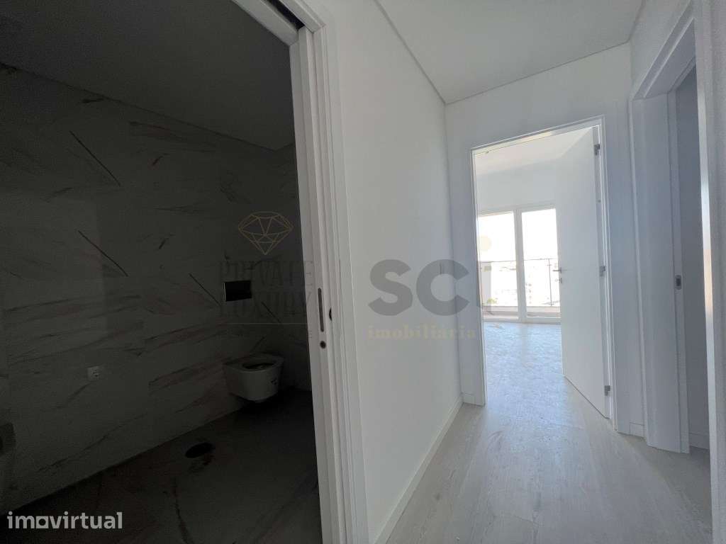 Apartamento T3 em Santa Marta do Pinhal - Grande imagem: 2/22