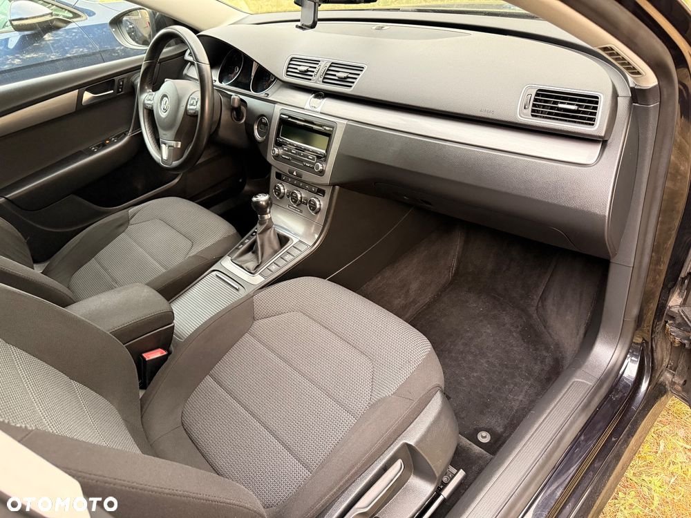 Volkswagen Passat 1.6 TDI BlueMotion Technology Comfortline - 16