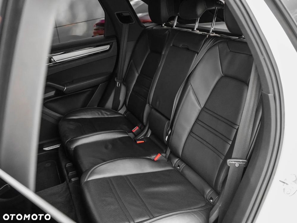 Porsche Cayenne Standard - 25