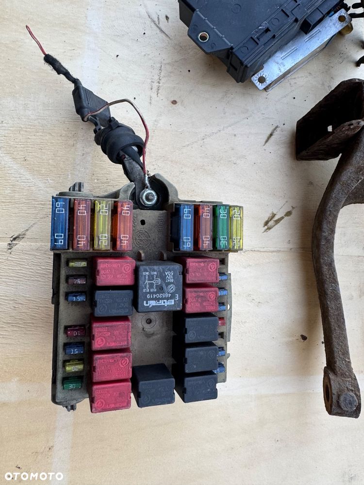 ALFA ROMEO 166 SKRZYNKA BEZPIECZNIKÓW 60683102