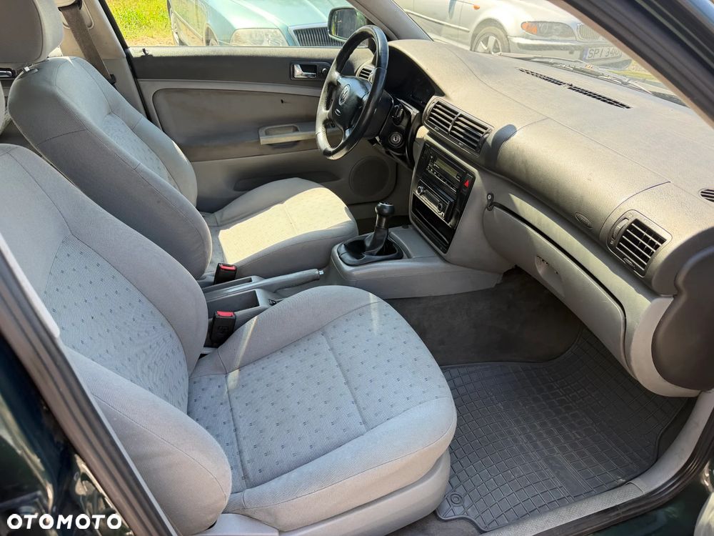 Volkswagen Passat - 13