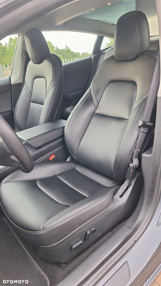 Tesla Model 3 AWD - 14