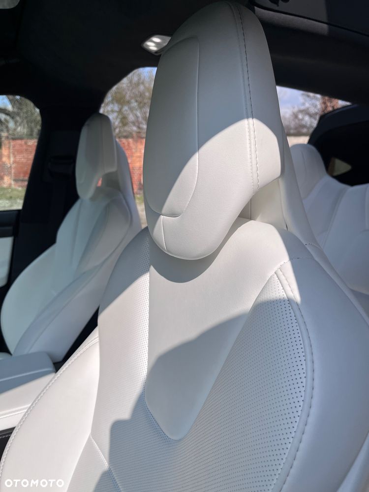 Tesla Model X - 8