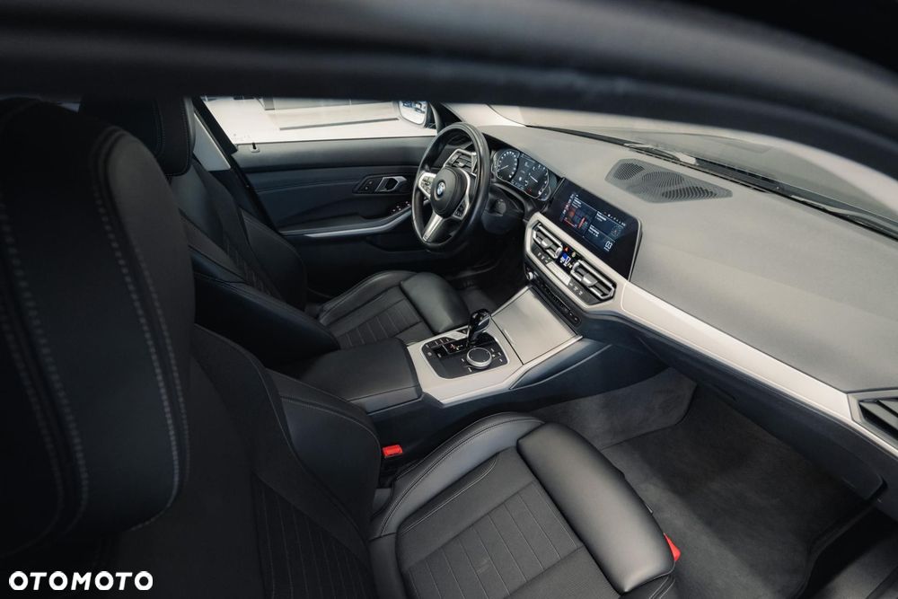 BMW Seria 3 330i Advantage - 17