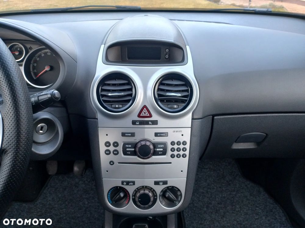 Opel Corsa 1.2 16V Cosmo - 25