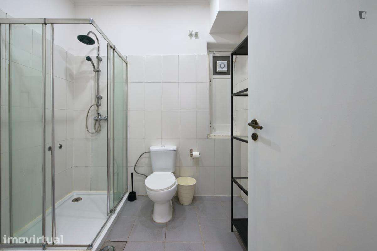 Quarto - localizado em Alameda Lisbon - Grande imagem: 4/49