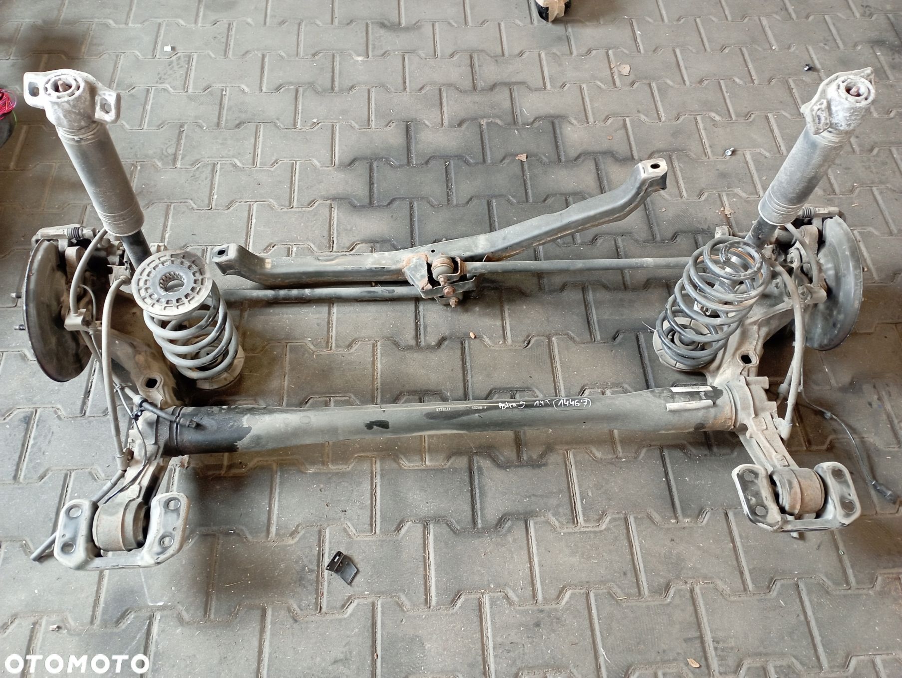 OPEL ASTRA J IV 4 1.4T KOMBI ZAWIESZENIE BELKA TYŁ TYLNE - 1