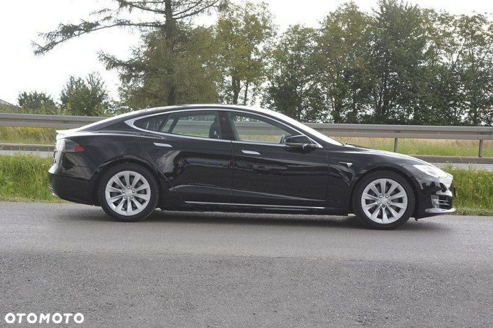 Tesla Model S - 11