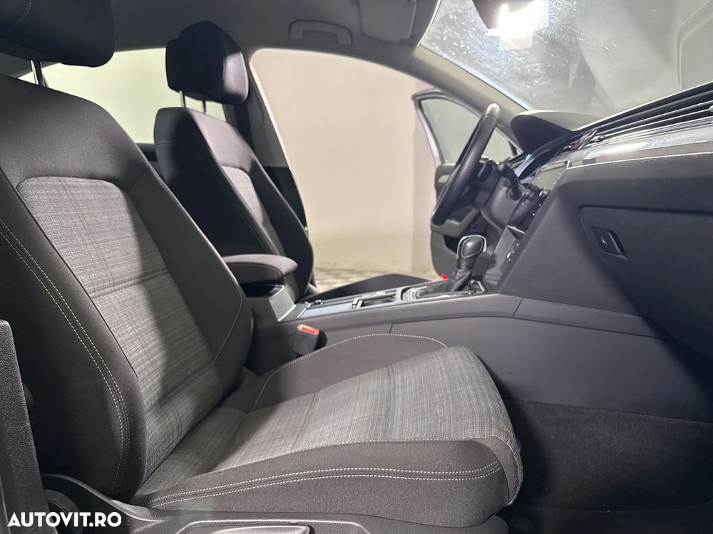 Volkswagen Passat - 12