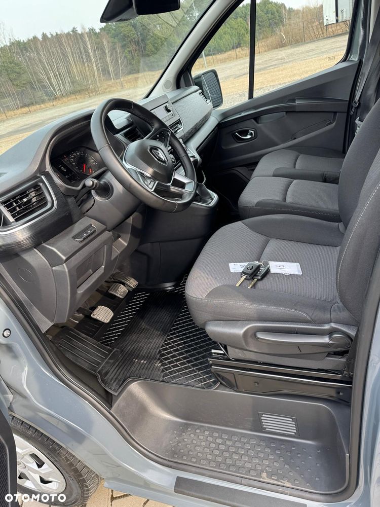 Renault Trafic - 16