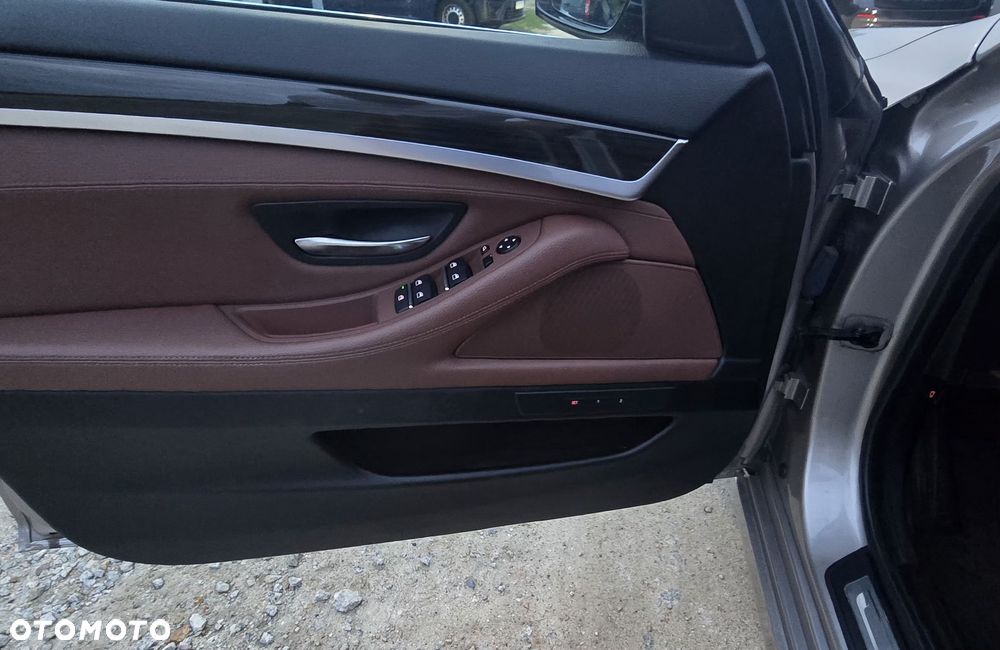 BMW Seria 5 530d xDrive Sport-Aut Luxury Line - 18