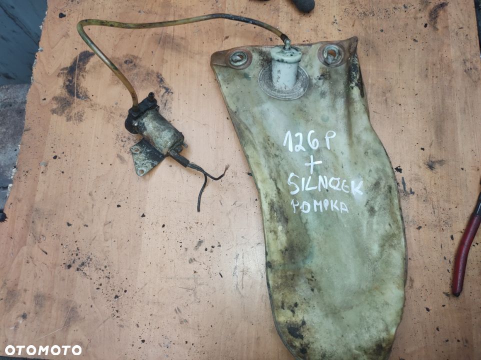 Fiat 126 maluch 126p  zbiorniczek spryskiwaczy pompka - 2