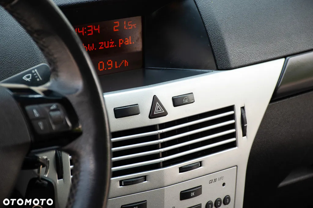 Opel Astra GTC 1.6 - 27