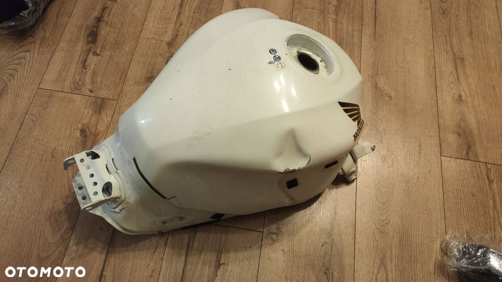 EU BAK ZBIORNIK HONDA CB 650 F - 1