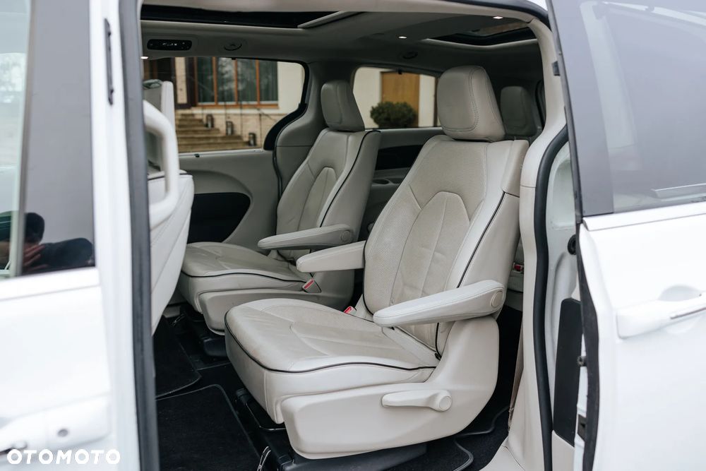 Chrysler Pacifica - 16