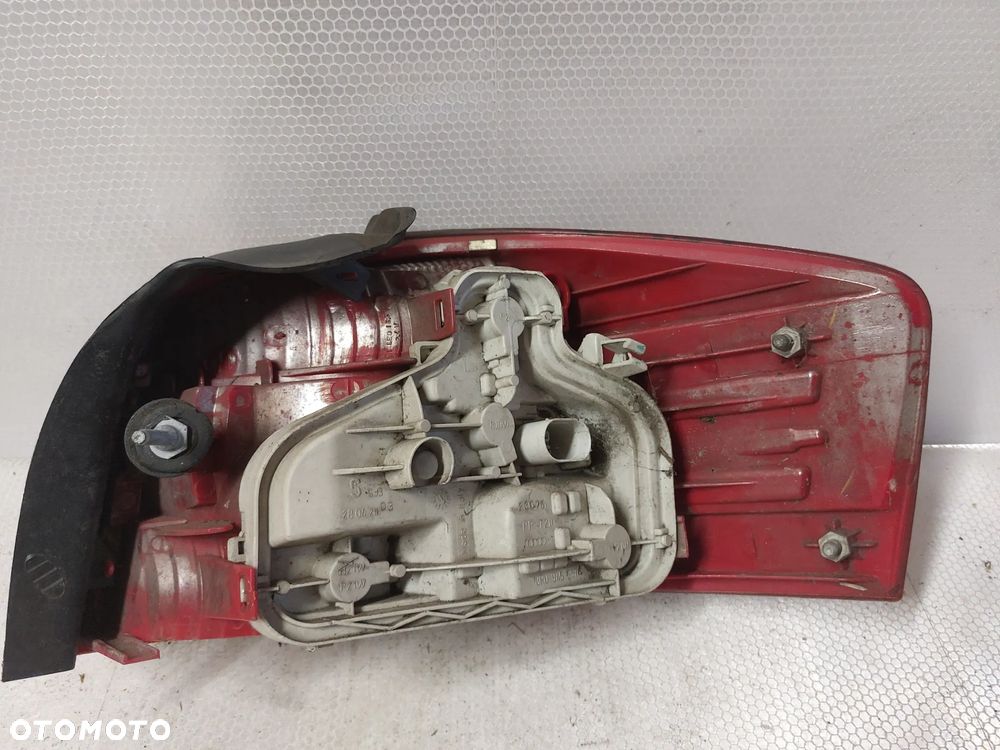 .  LAMPA TYL TYLNA LEWA AUDI A3 8P - 2
