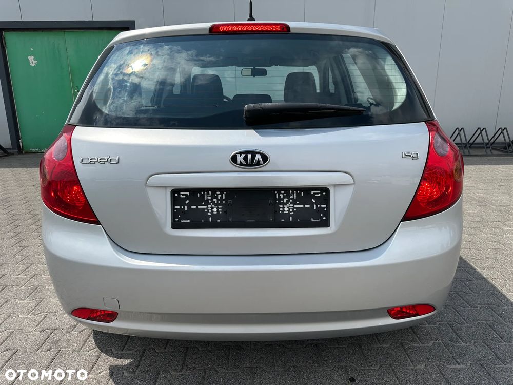 Kia Ceed - 10