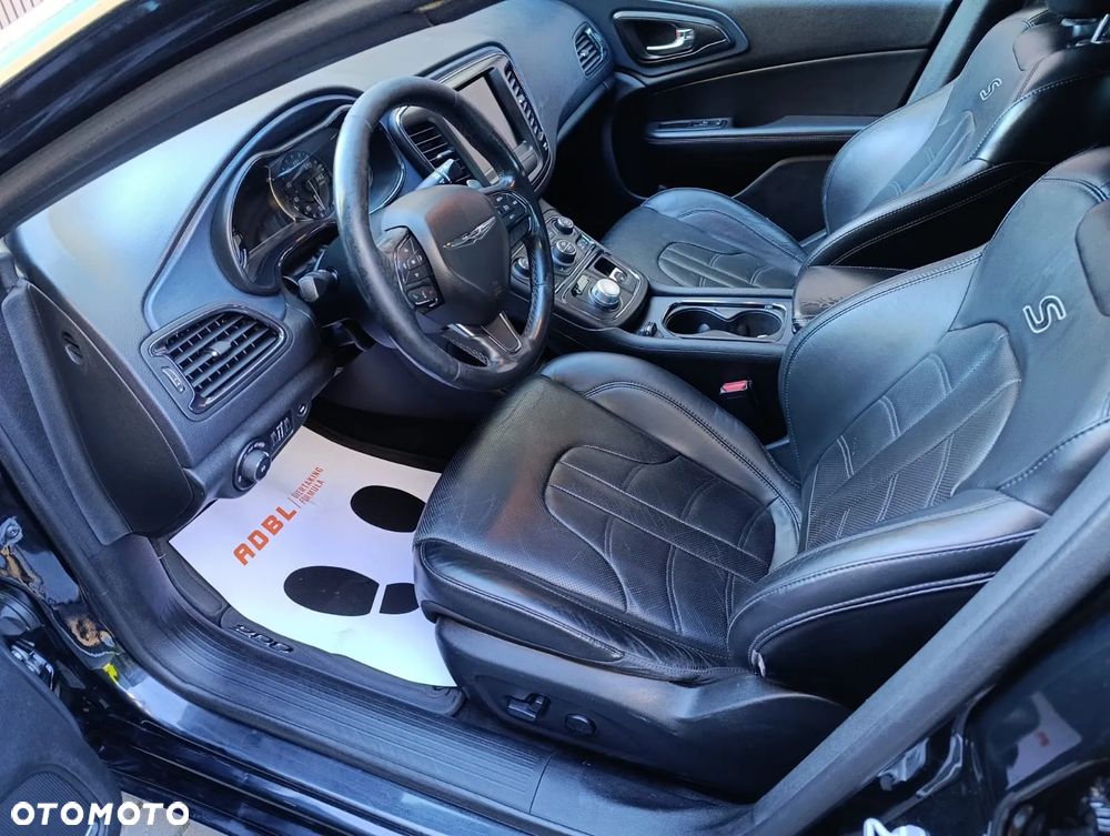 Chrysler 200 - 6